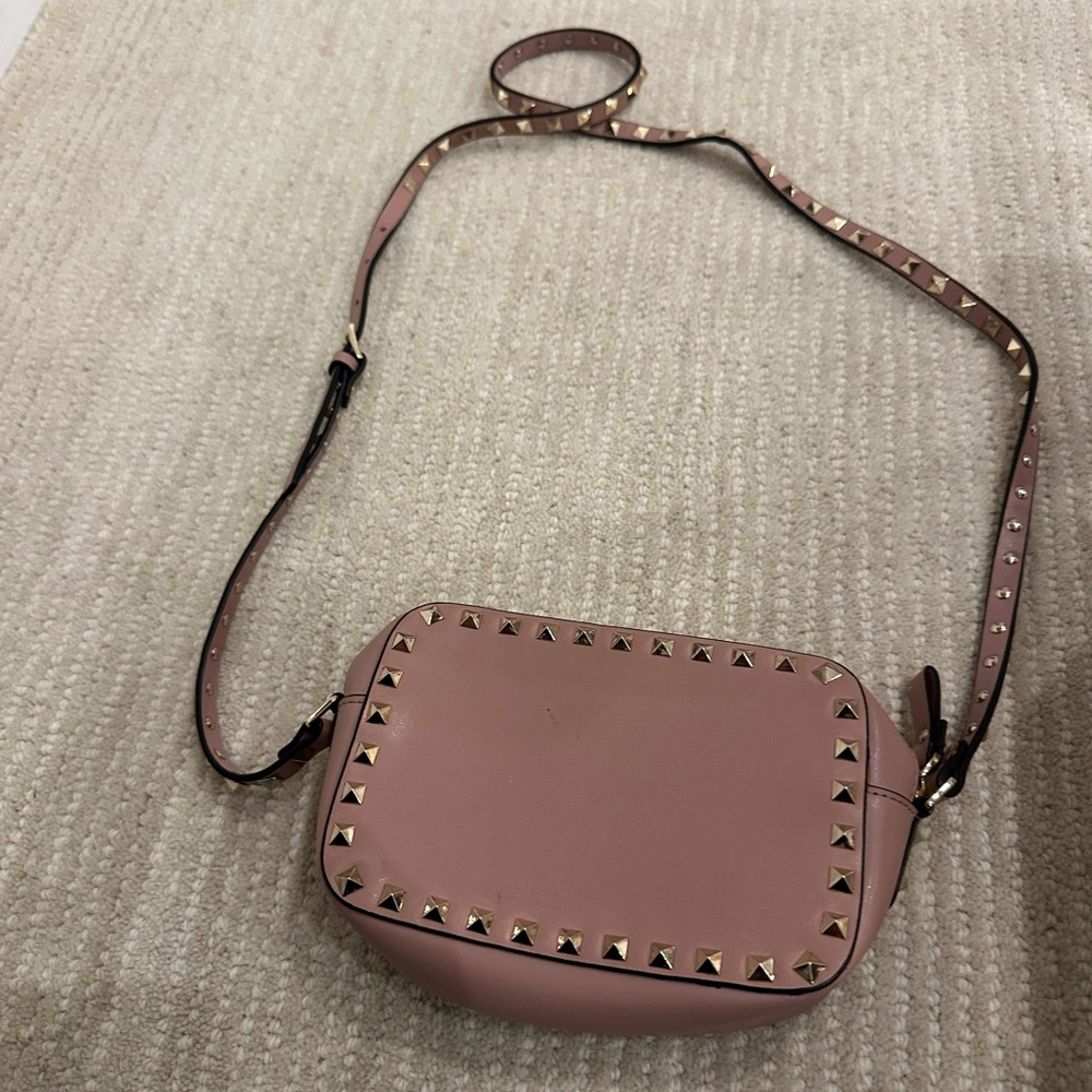 Valentino Garavani
Rockstud leather handbag